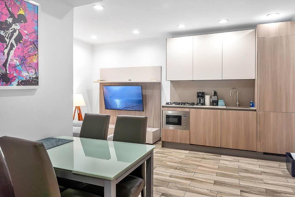 South Sofi With Direct Beach, Chairs, And Umbrella Access Apartamento